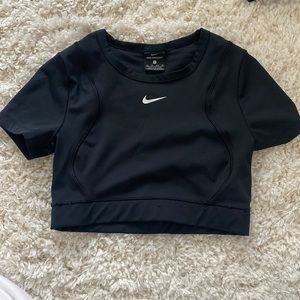 Nike aero adapt black crop top size XS